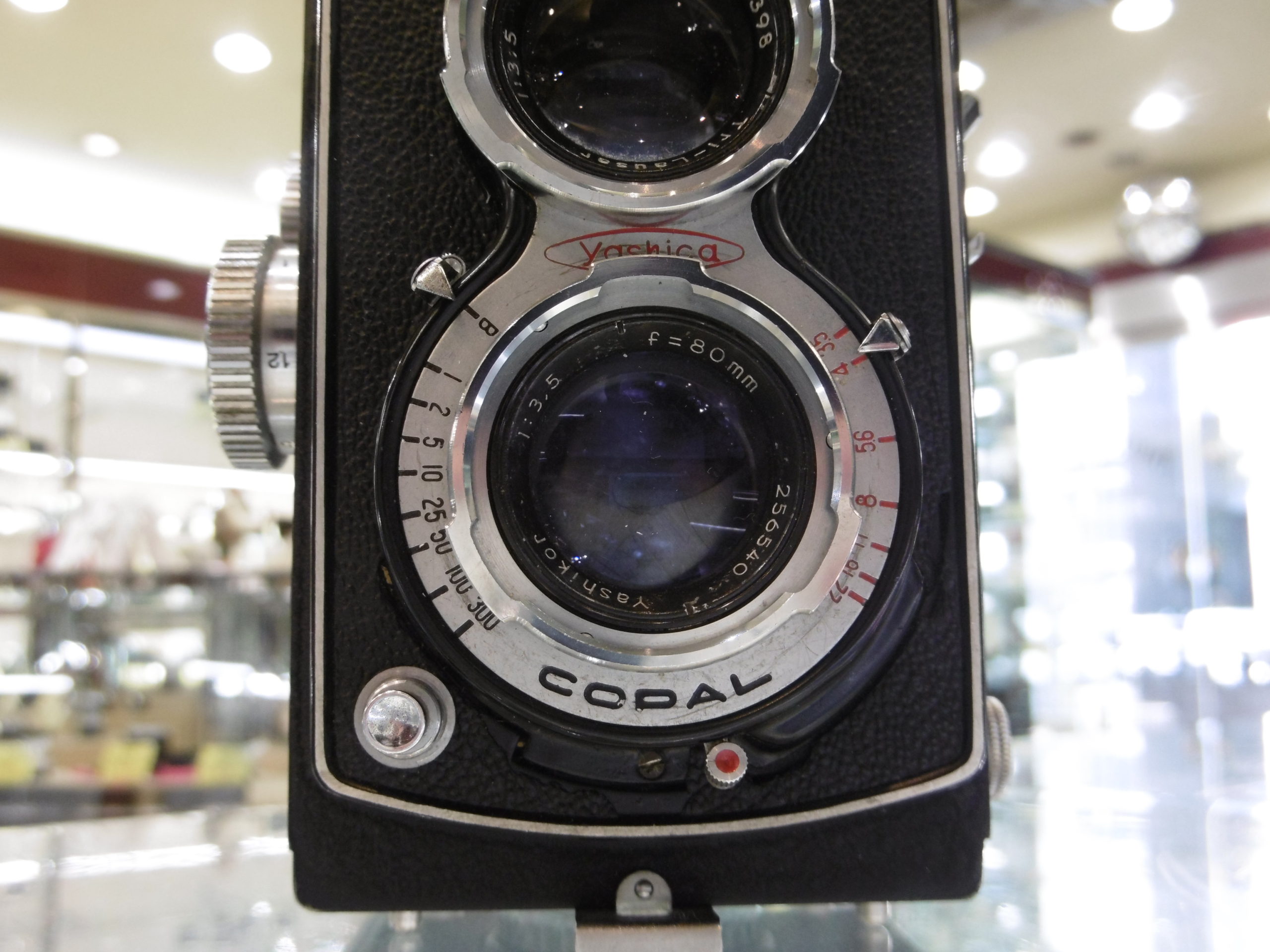 カメラ フィルムカメラ 国産二眼レフ「ヤシカフレックスC型」で撮る軽快スナップ